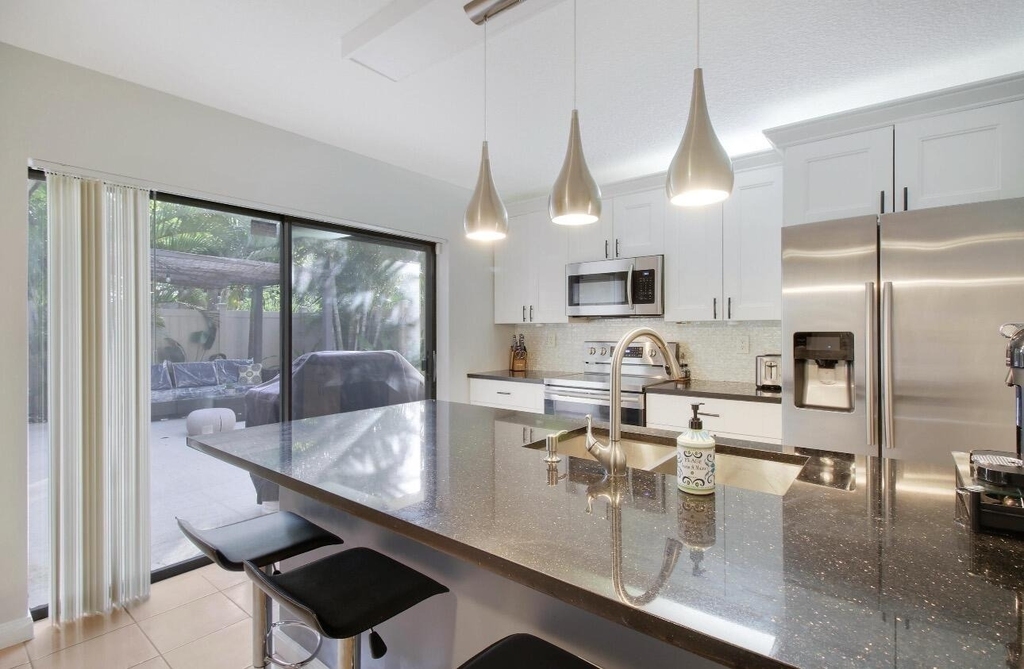 6906 69th Way - Photo 2