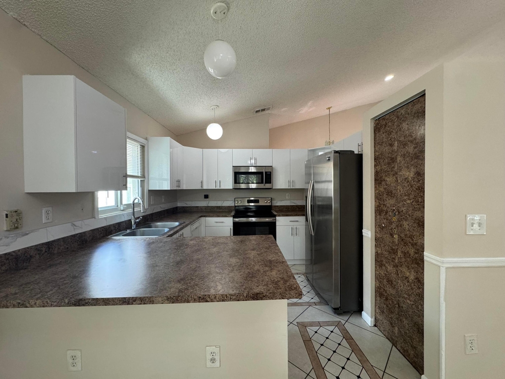 1038 W Jasmine Lane - Photo 22