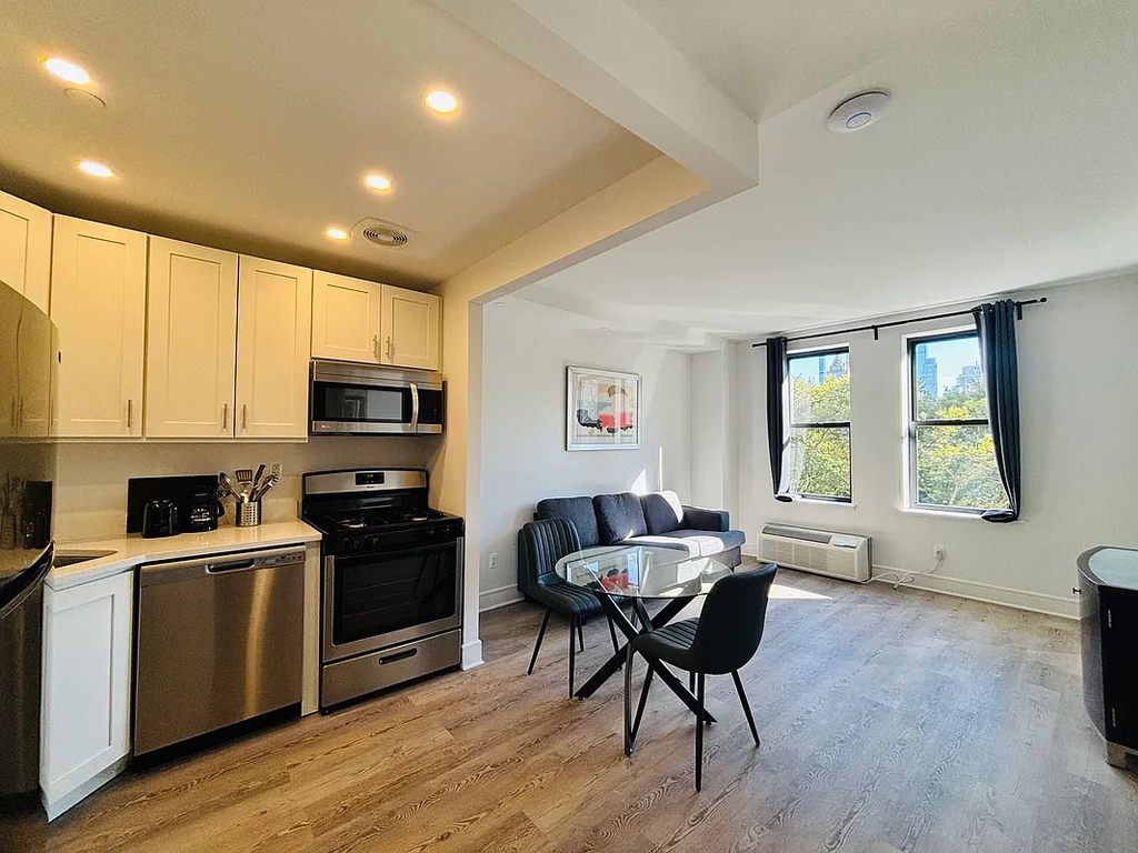 45 West 81st Street - Photo 0
