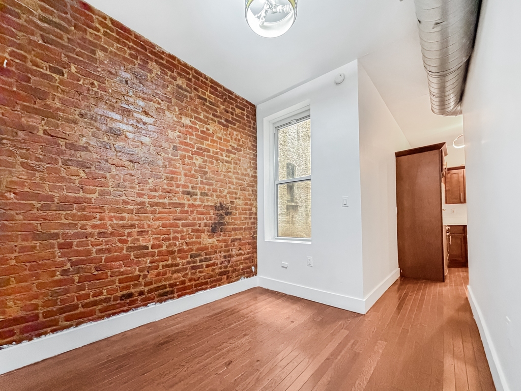 864 Hart Street - Photo 2