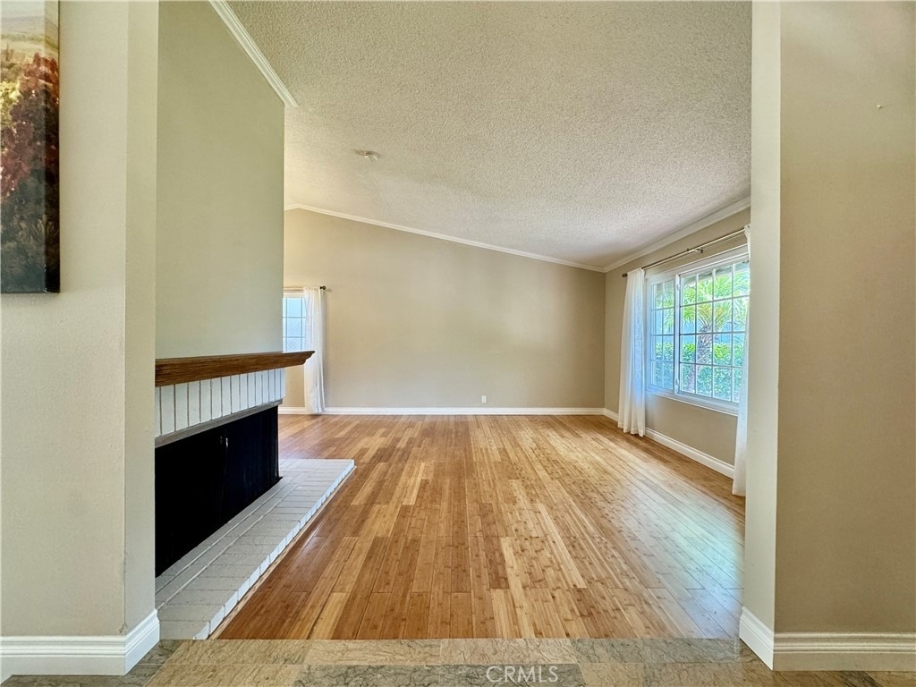 1421 Meadow Glen - Photo 5