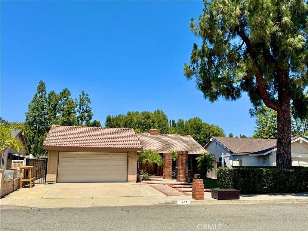 1421 Meadow Glen - Photo 0