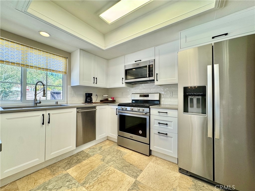 1421 Meadow Glen - Photo 14
