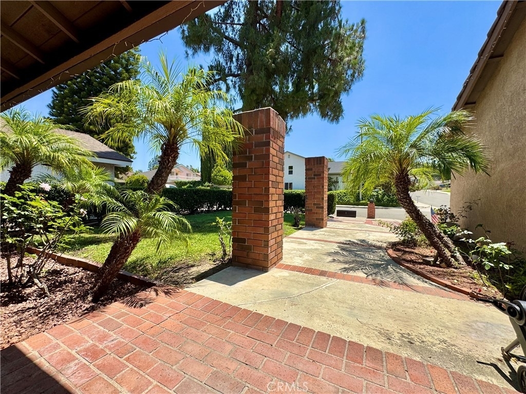 1421 Meadow Glen - Photo 3