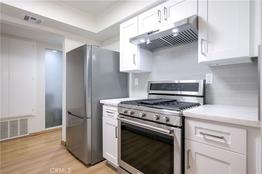 4425 Whitsett - Photo 16