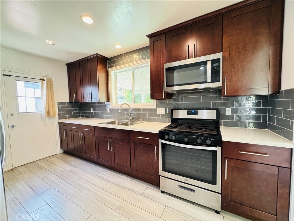 7515 Sunnybrae Avenue - Photo 6
