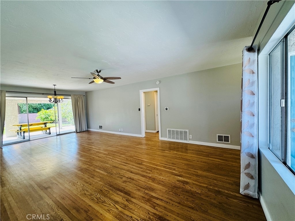 7515 Sunnybrae Avenue - Photo 2