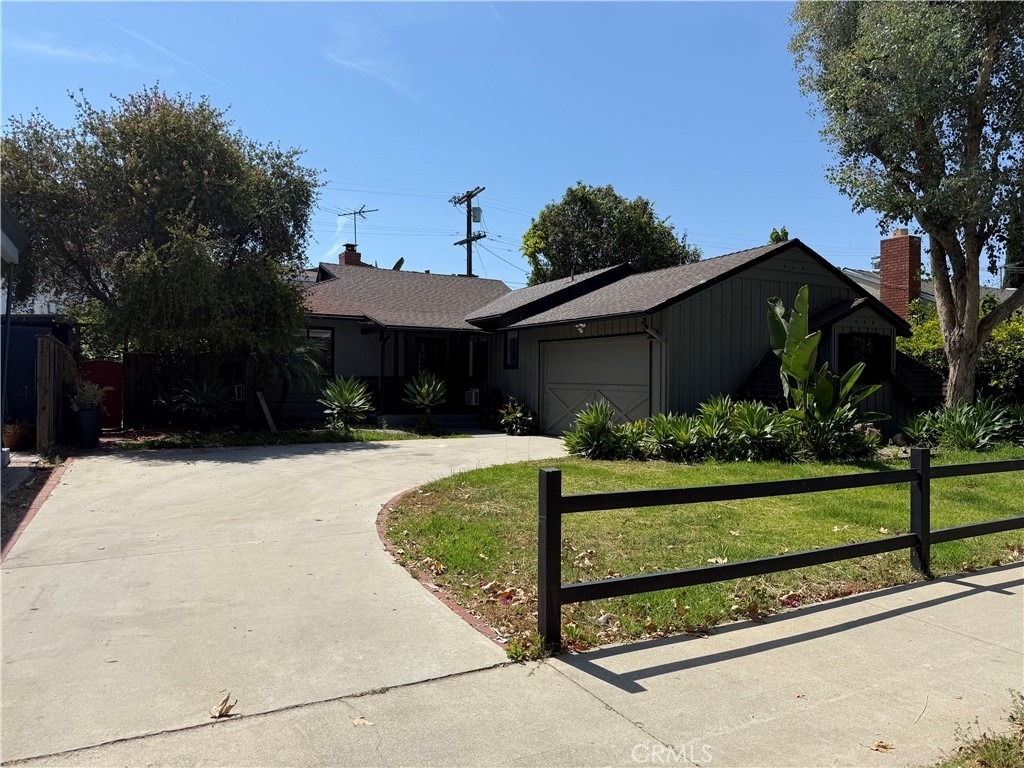 5425 Halbrent Avenue - Photo 0