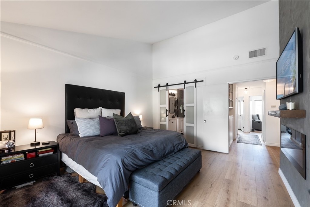 21500 Califa - Photo 11