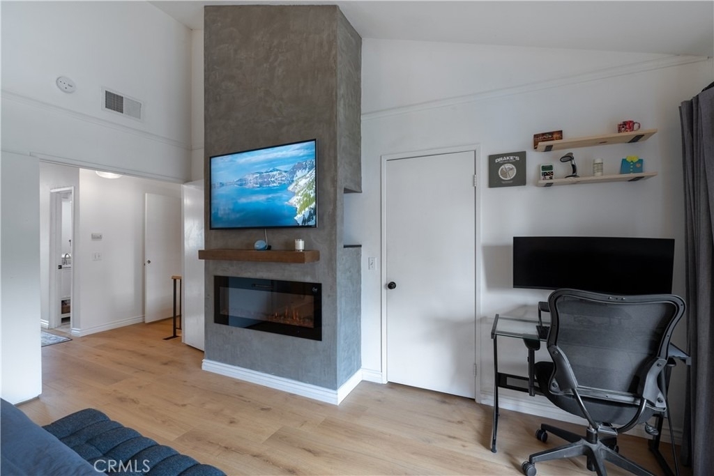 21500 Califa - Photo 13