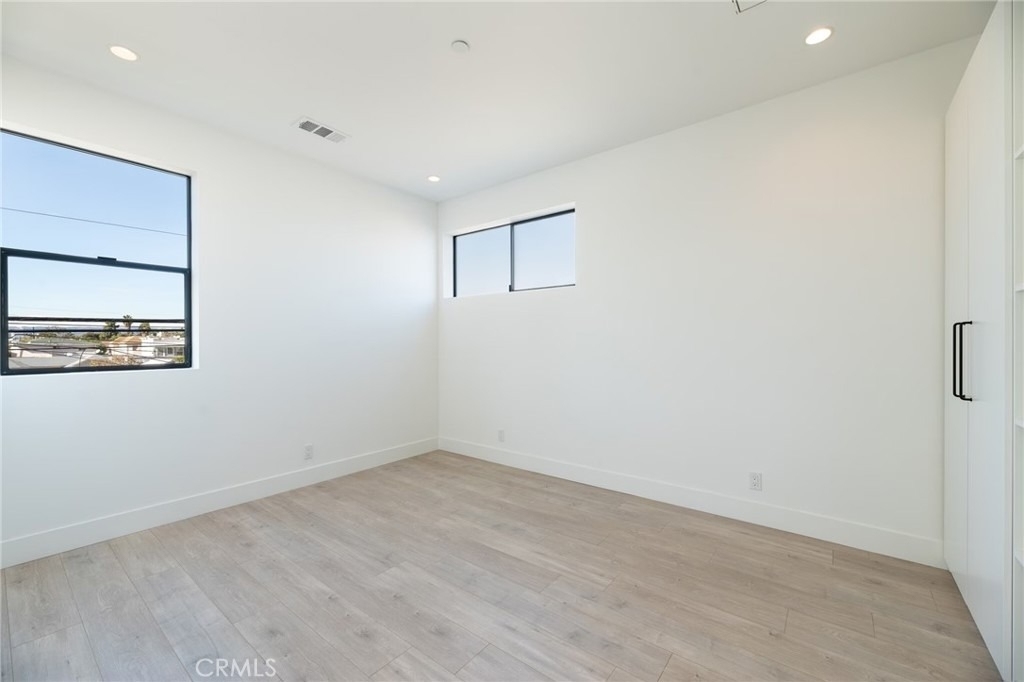1805 S Longwood - Photo 11