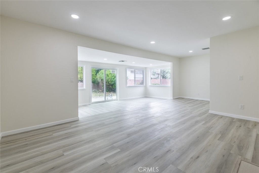 18919 Hart Street - Photo 4