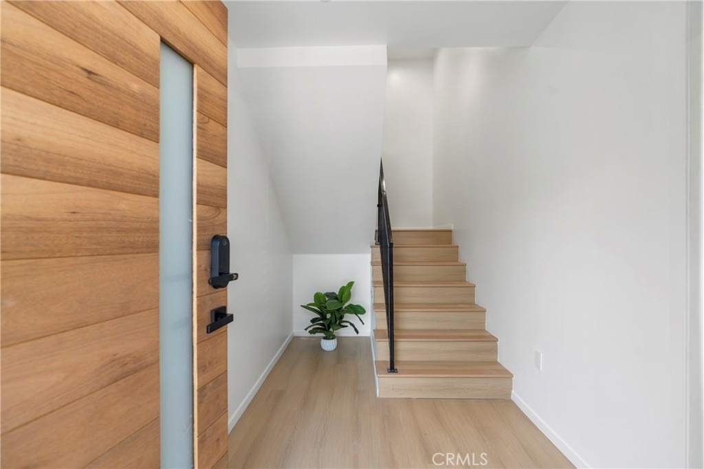 2517 Alsace Avenue - Photo 2
