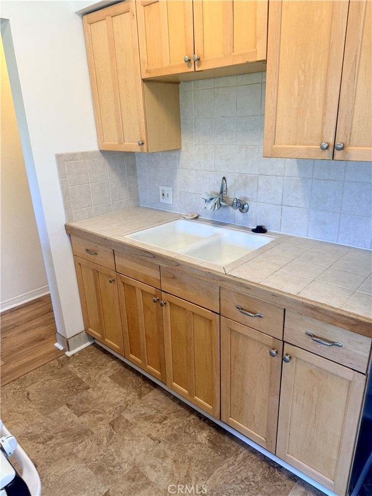 751 W 26th - Photo 10