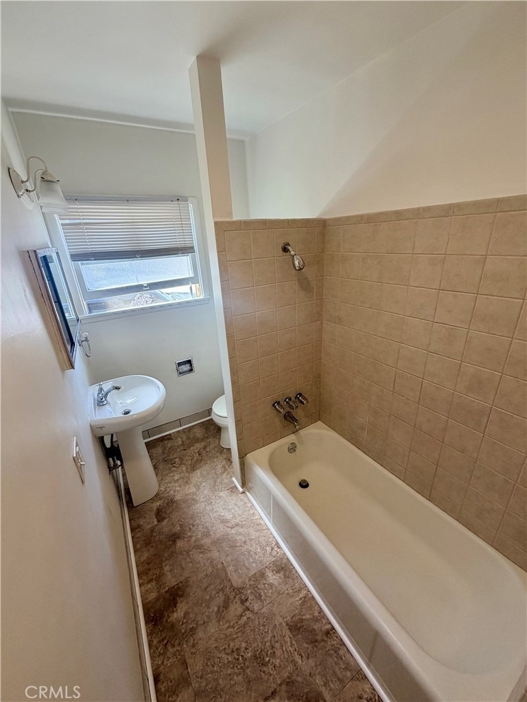 751 W 26th - Photo 14