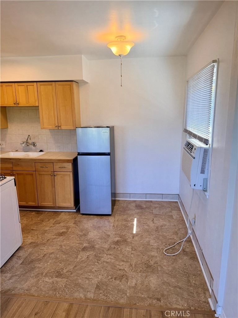 751 W 26th - Photo 9