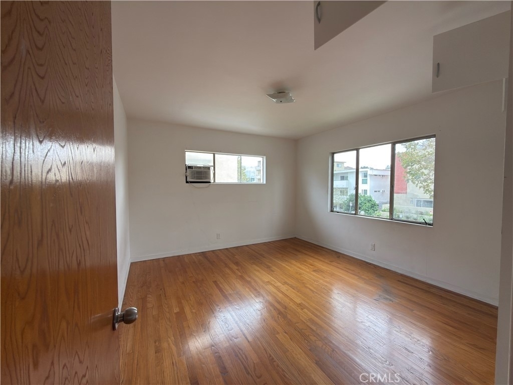 1042 S Sherbourne Drive - Photo 17
