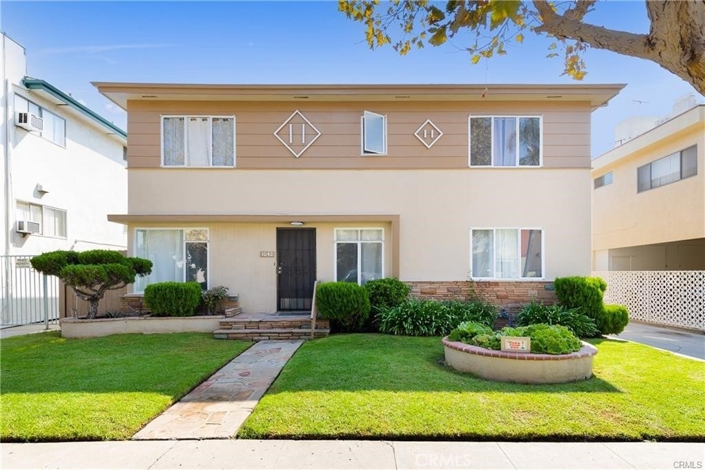 1042 S Sherbourne Drive - Photo 0