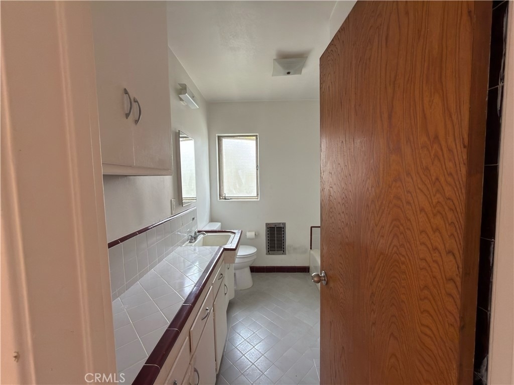 1042 S Sherbourne Drive - Photo 20