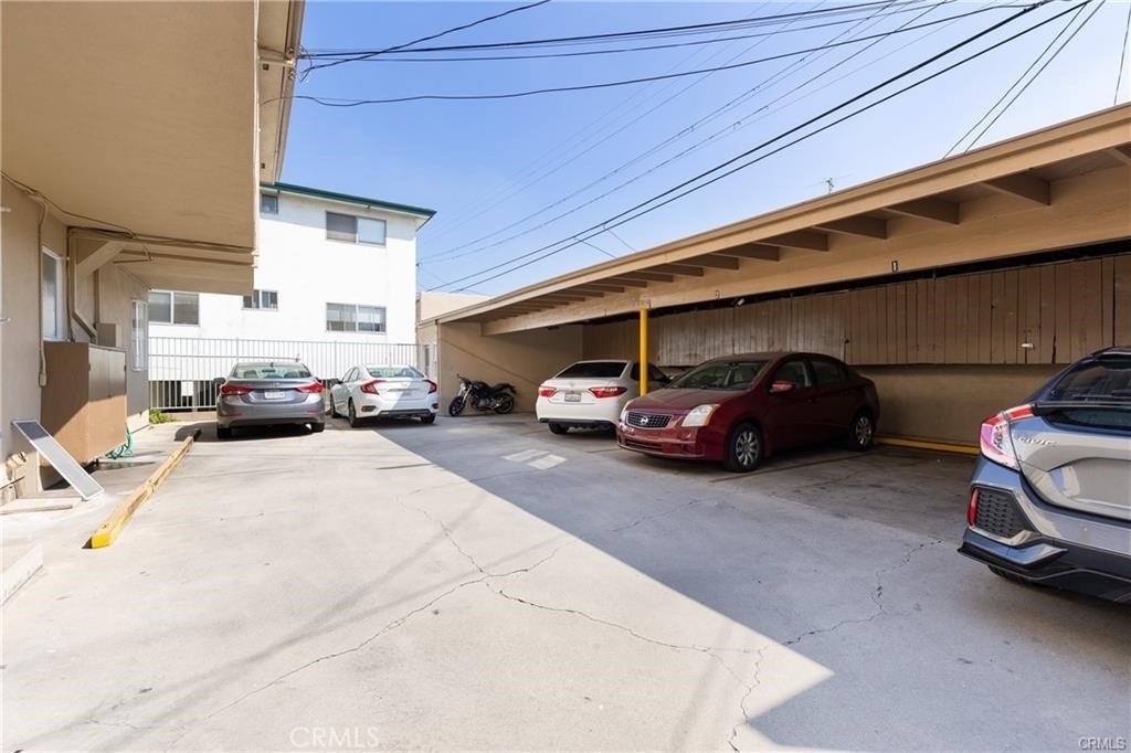 1042 S Sherbourne Drive - Photo 3