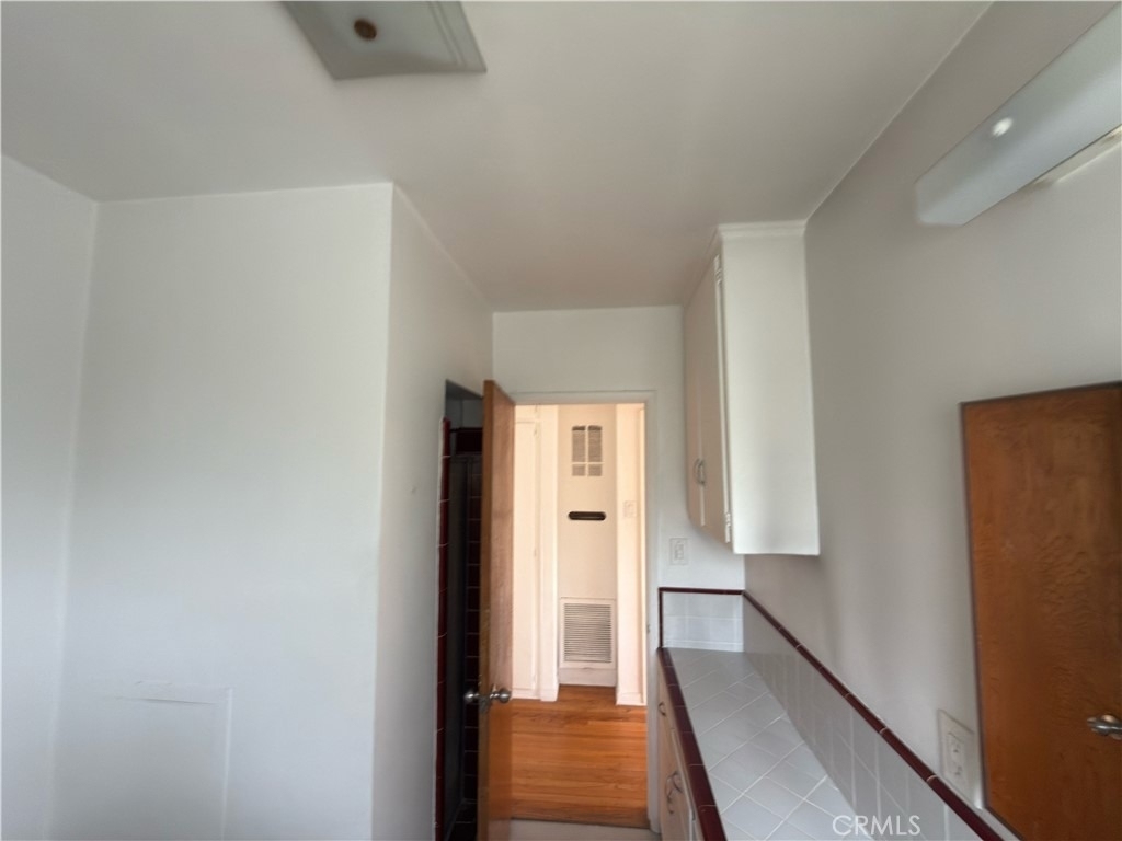 1042 S Sherbourne Drive - Photo 21