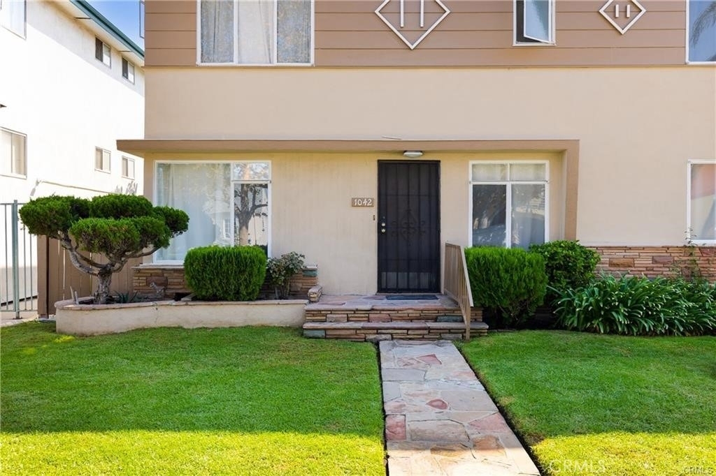 1042 S Sherbourne Drive - Photo 2