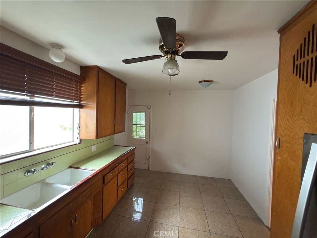 1042 S Sherbourne Drive - Photo 15