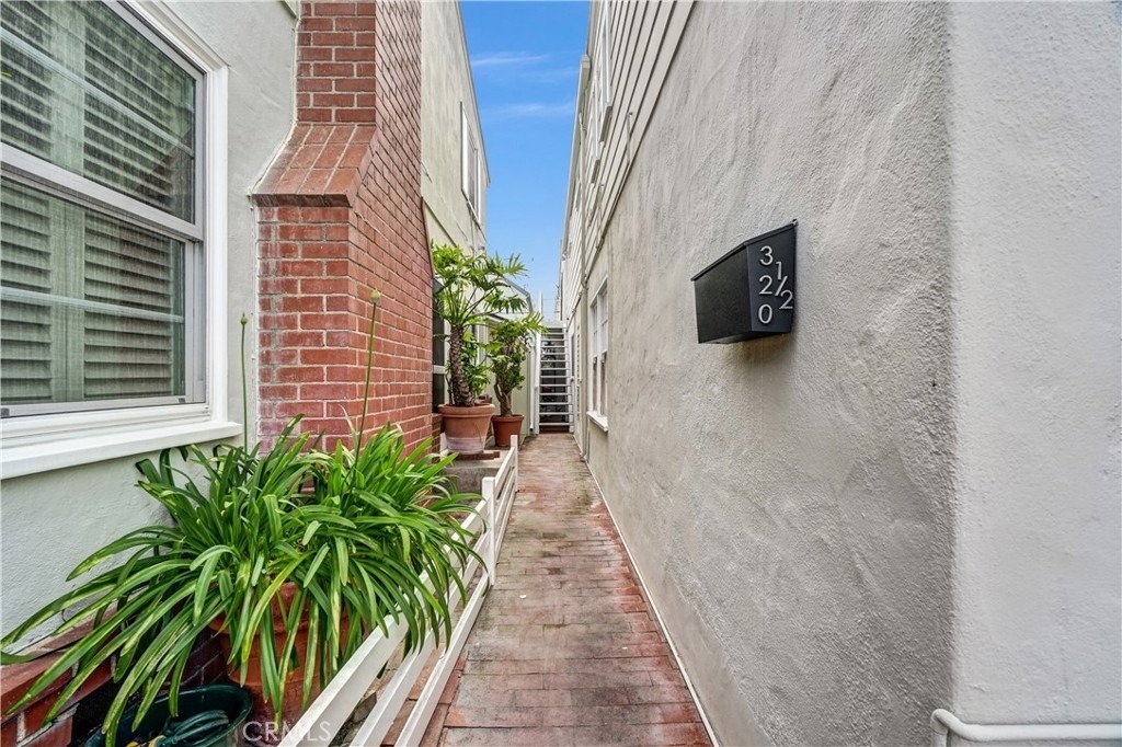 320 Sapphire - Photo 3