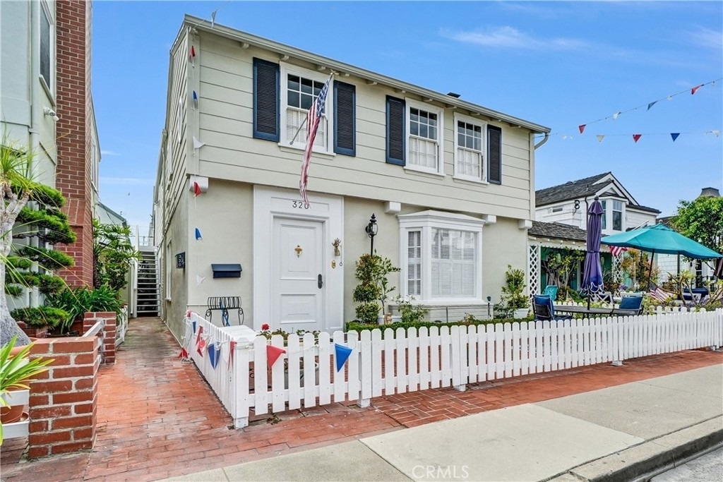 320 Sapphire - Photo 1