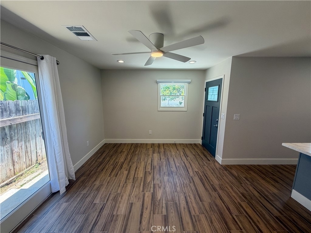 435 N Cypress - Photo 4