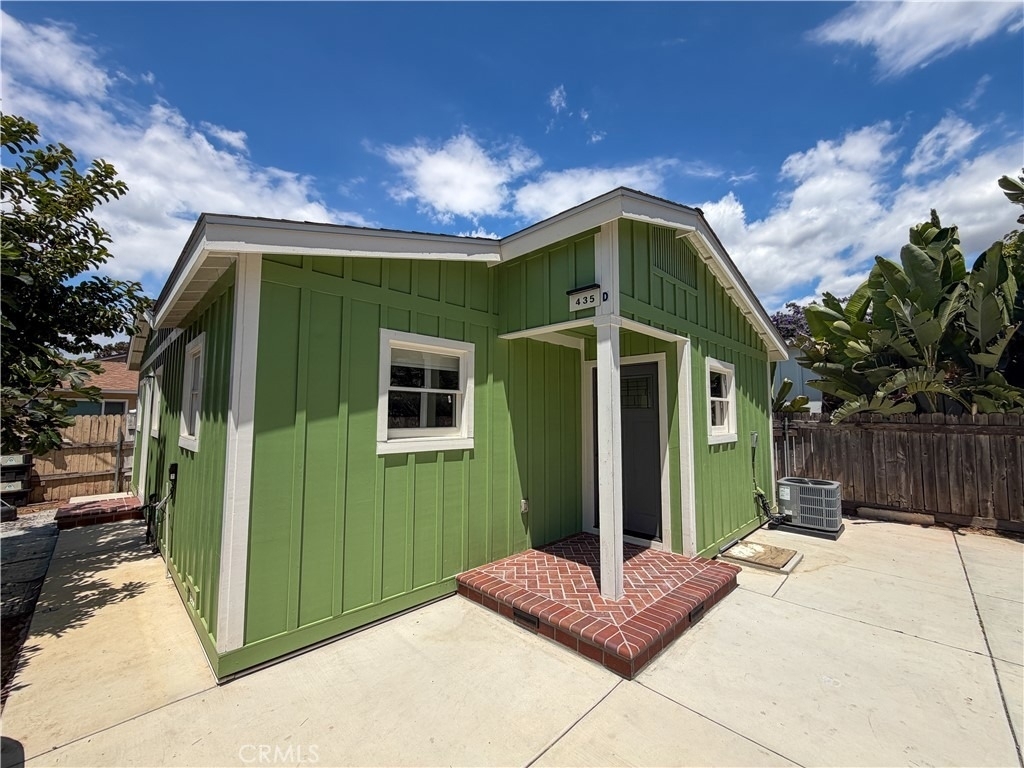 435 N Cypress - Photo 0