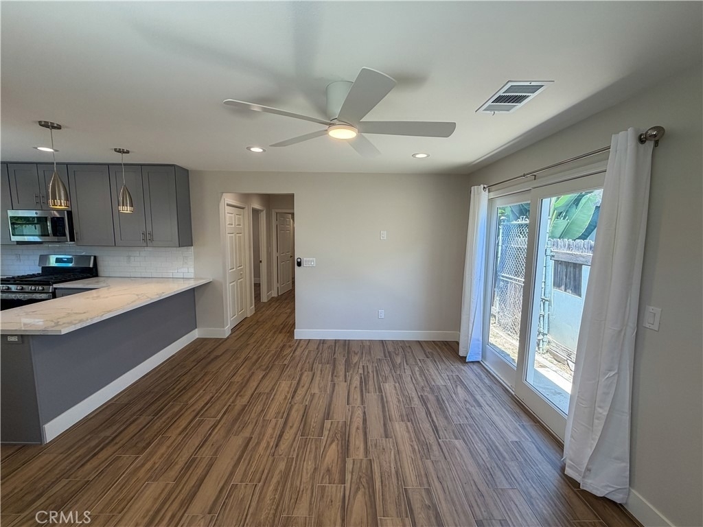 435 N Cypress - Photo 2
