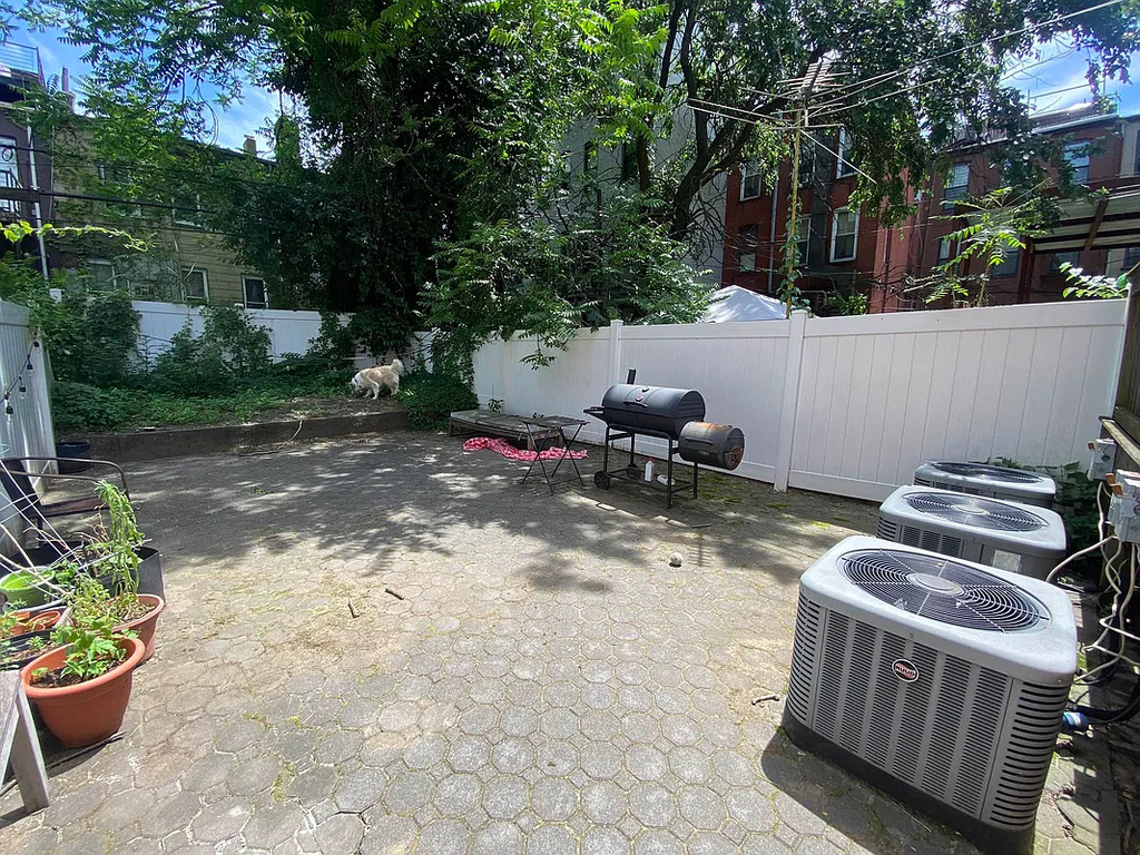 1102 Jefferson Avenue - Photo 2