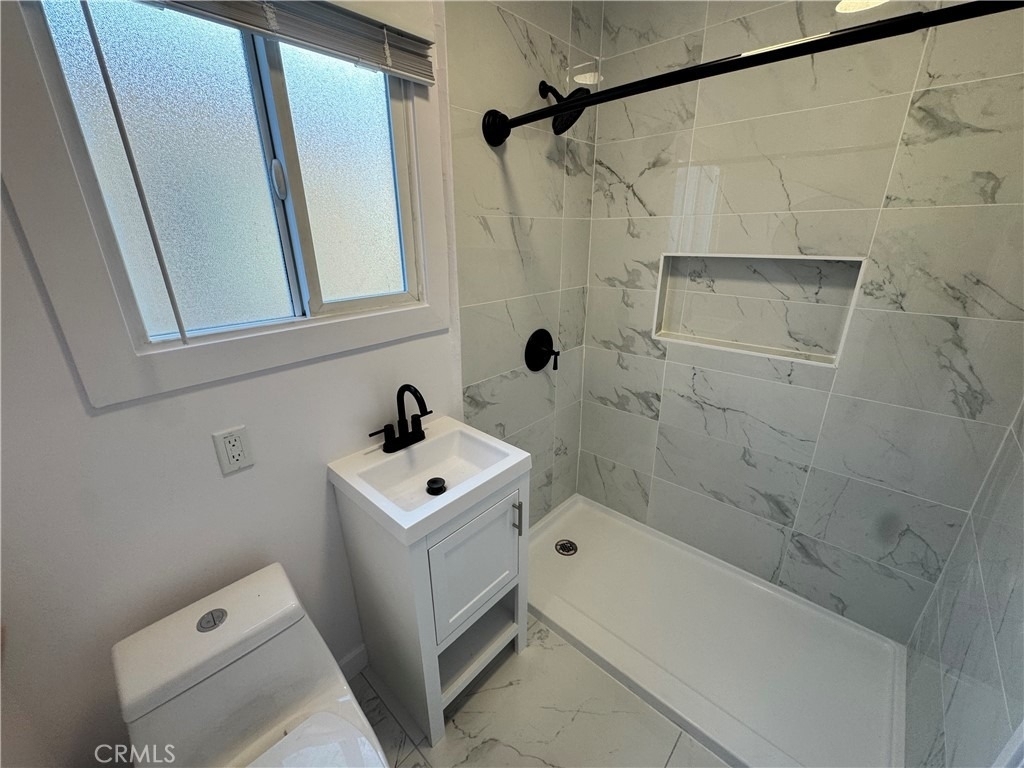 1018 E 79th - Photo 9