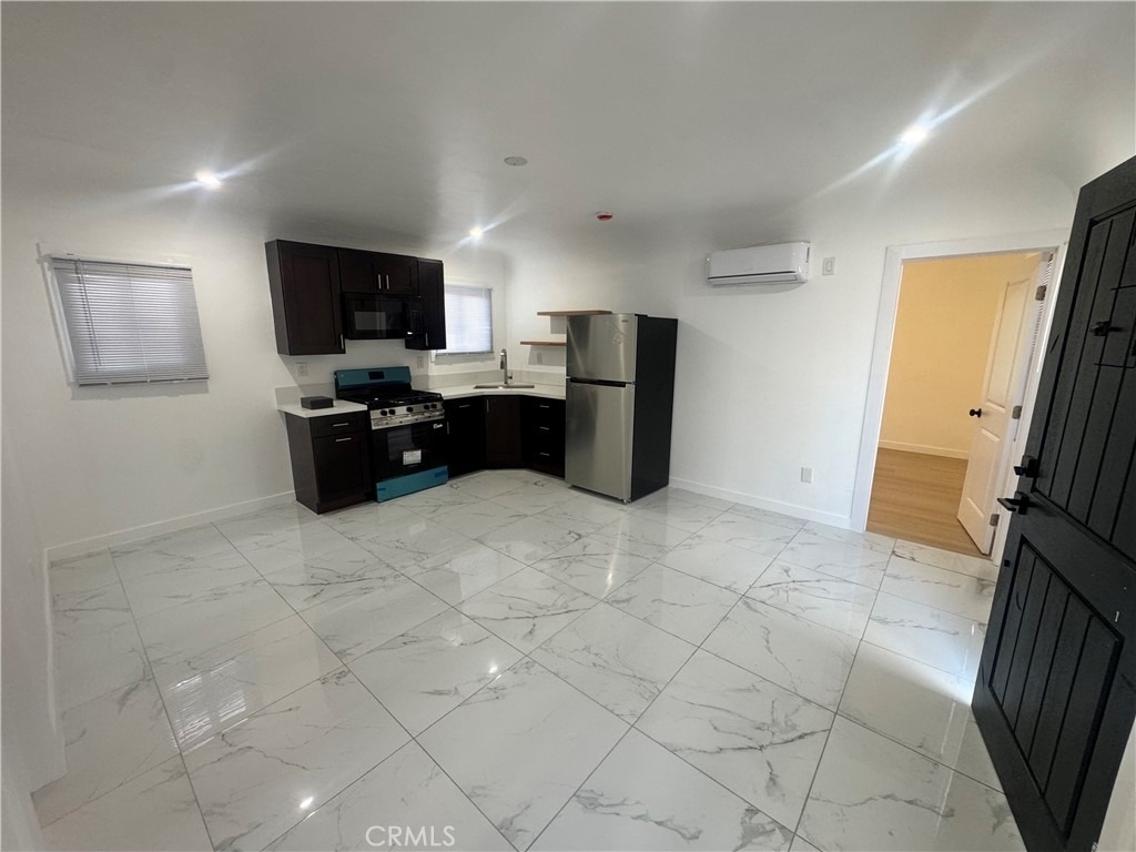 1018 E 79th - Photo 2
