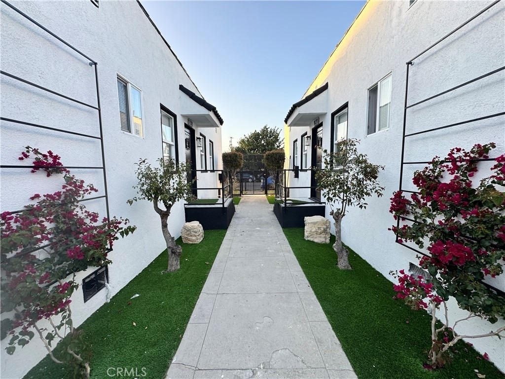 1018 E 79th - Photo 11
