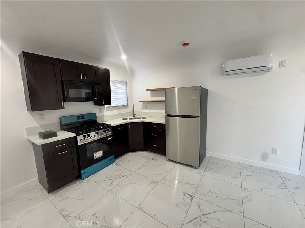 1018 E 79th - Photo 4