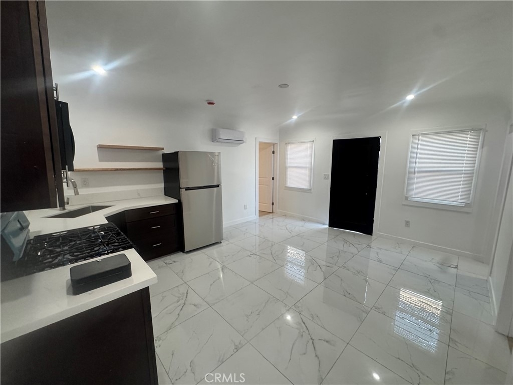 1018 E 79th - Photo 3