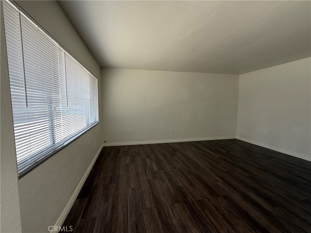 313 W 44th - Photo 2