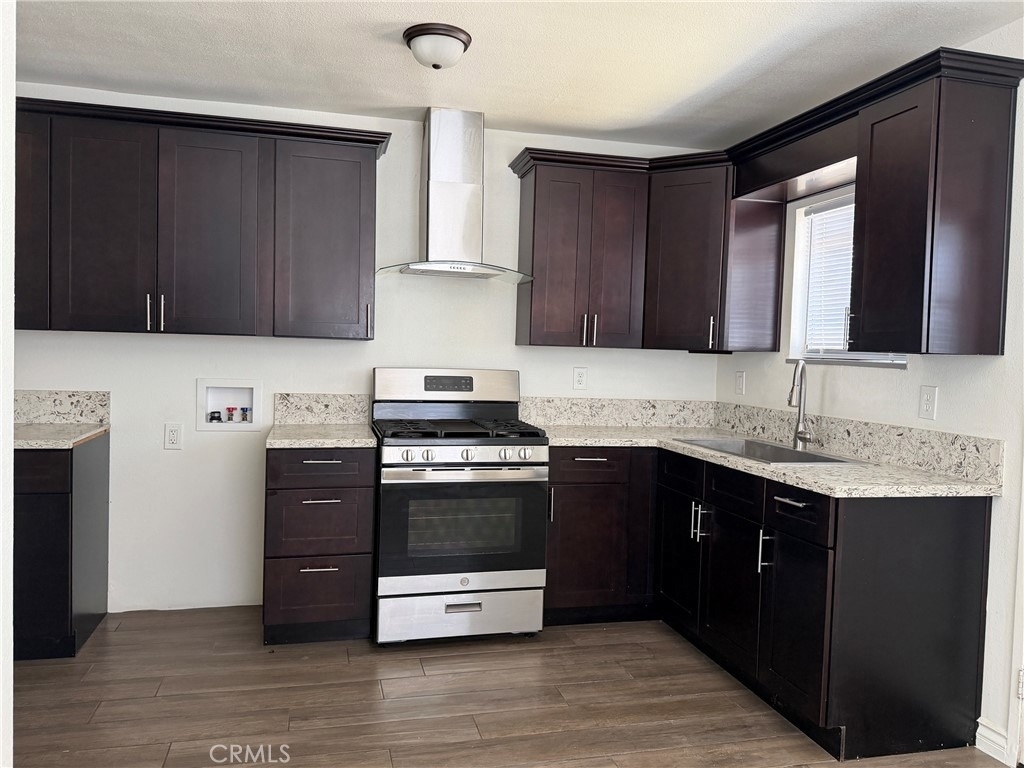 313 W 44th - Photo 3