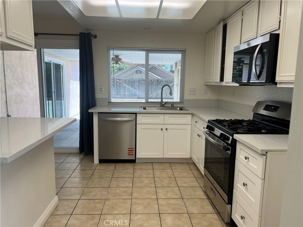 1084 E Evans Street - Photo 5