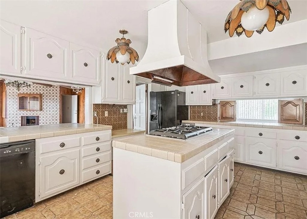 2260 Indian Creek Road - Photo 2