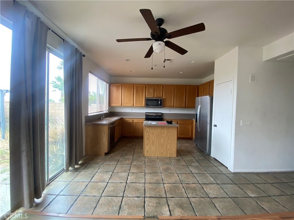 16777 Colonial - Photo 2