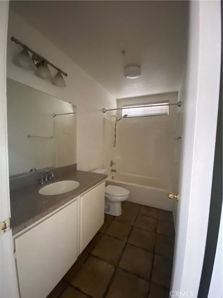 16777 Colonial - Photo 6