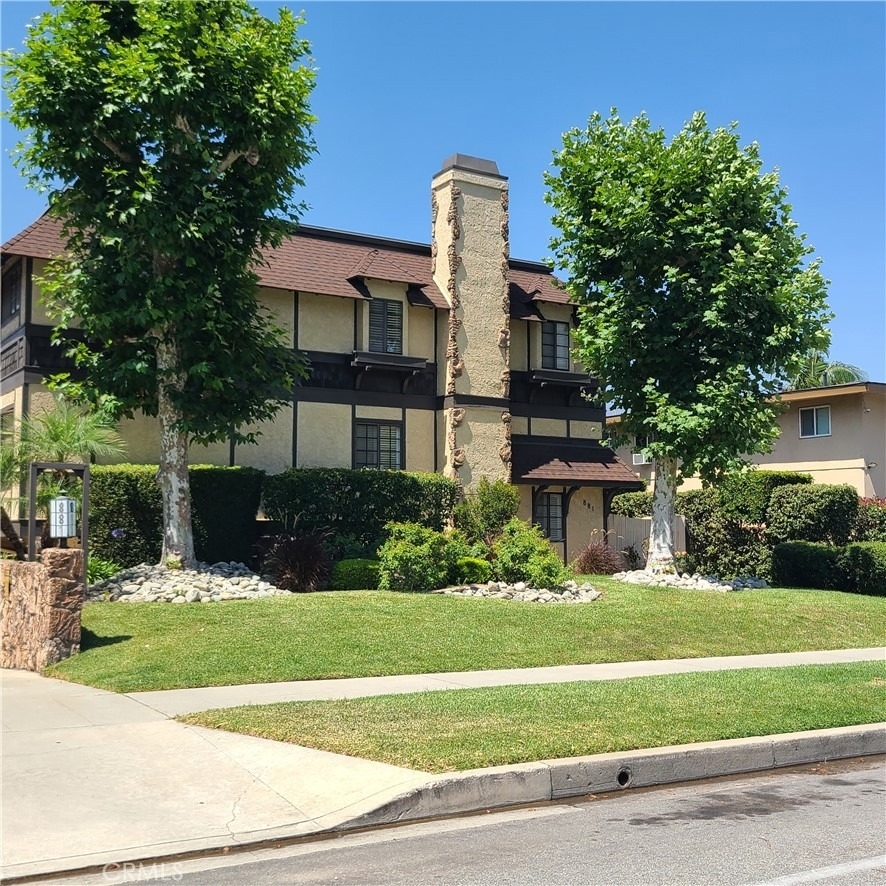 881 W Huntington Dr. - Photo 1