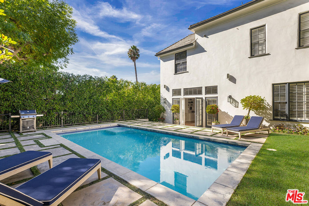 1460 N Doheny Drive - Photo 1