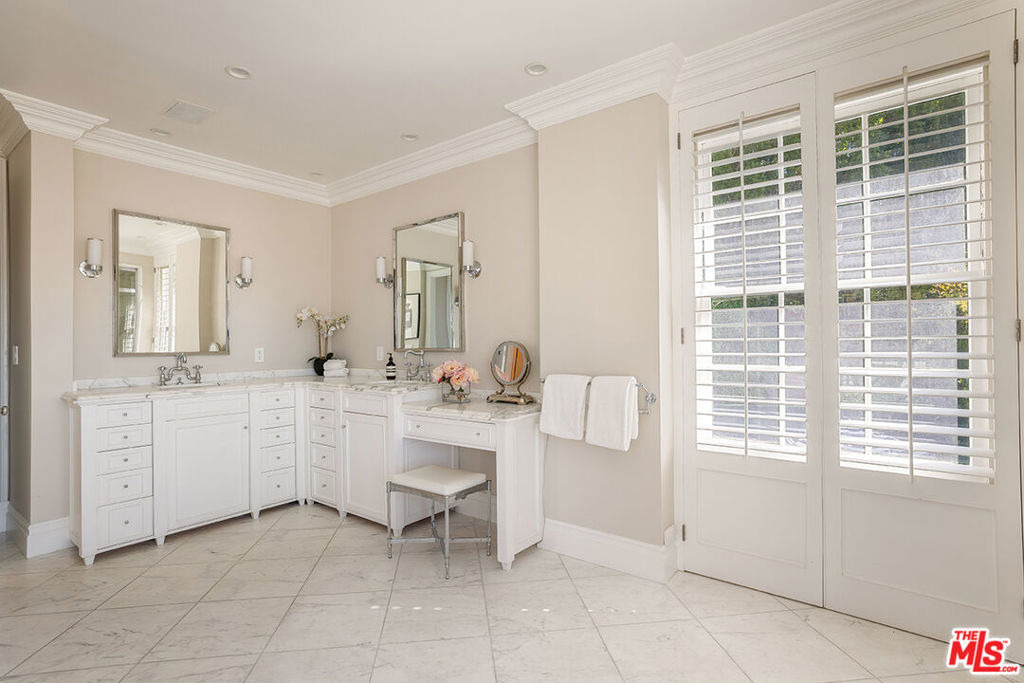 1460 N Doheny Drive - Photo 14