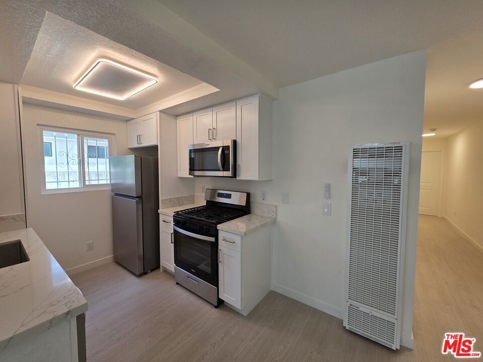 912 N Ridgewood Place - Photo 3