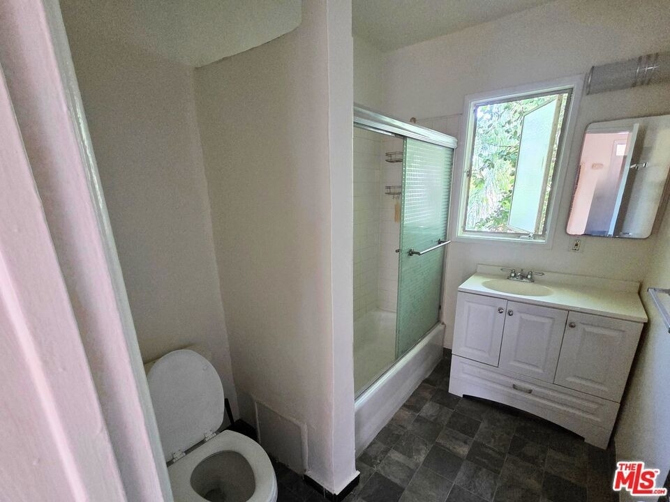 7621 Hampton Avenue - Photo 6