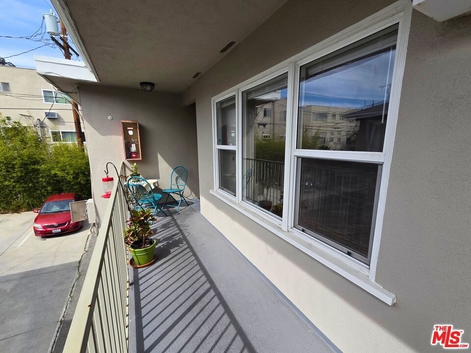 7621 Hampton Avenue - Photo 8